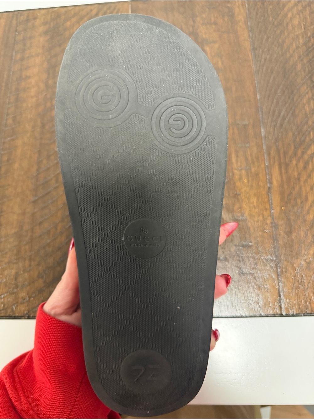 Gucci Black Women's GG Logo Rubber Slide Sandals - Picture 4 of 6